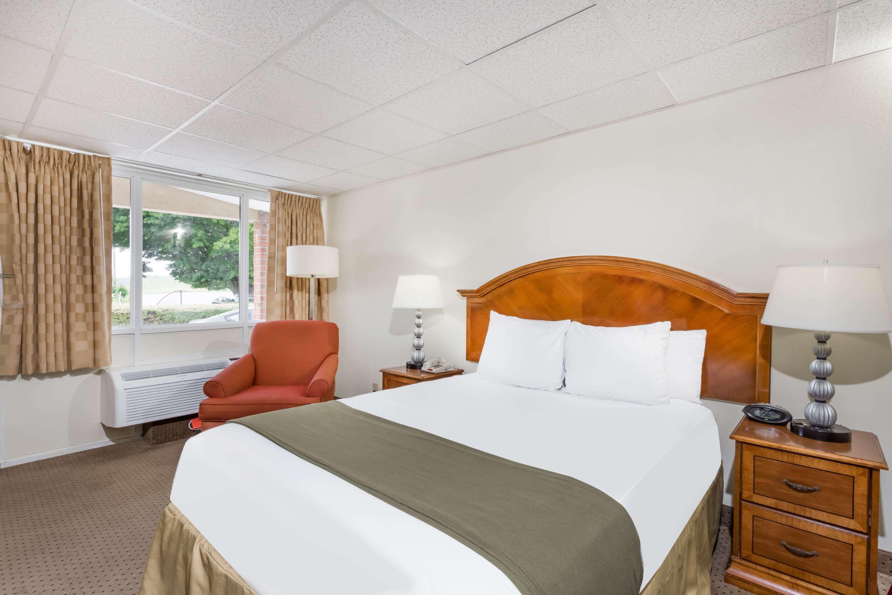 Days Inn By Wyndham בדפורד מראה חיצוני תמונה
